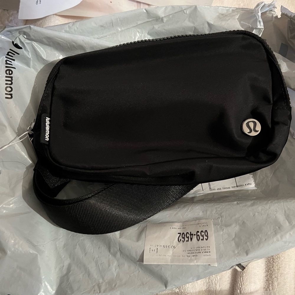 Lululemon everywhere bag